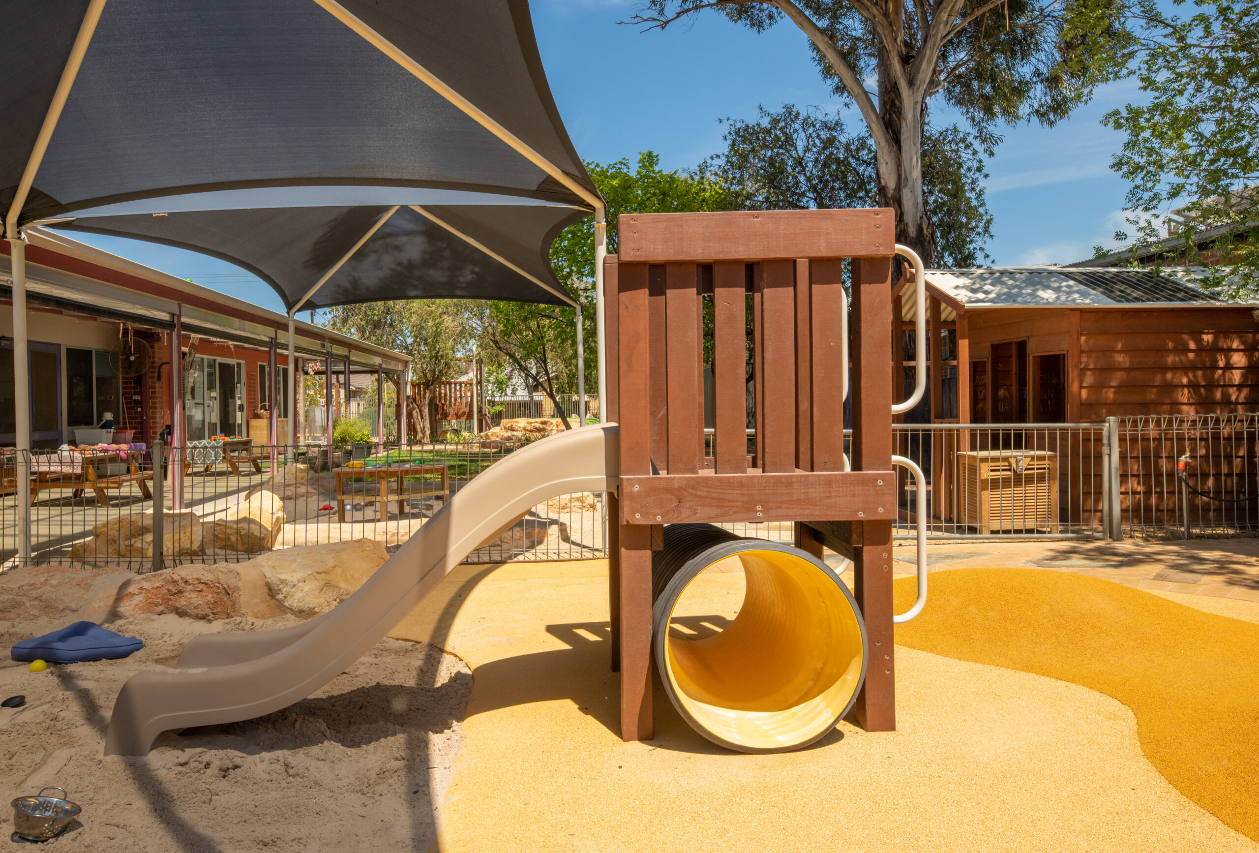 Slide, sandpit and tunnel in the babies room play yard